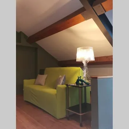 01 Attic Mansarda Secondo Piano No Ascensore No *